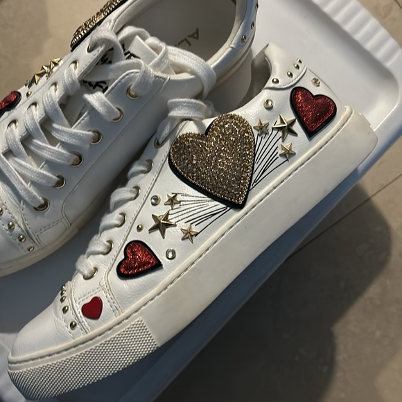 Super cute casual sneakers!! - Picture 2 of 4